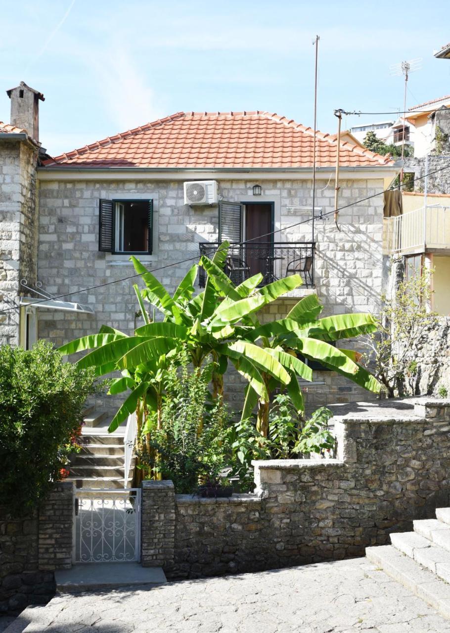 Vila Kula 1830 Apartments Herceg Novi Buitenkant foto