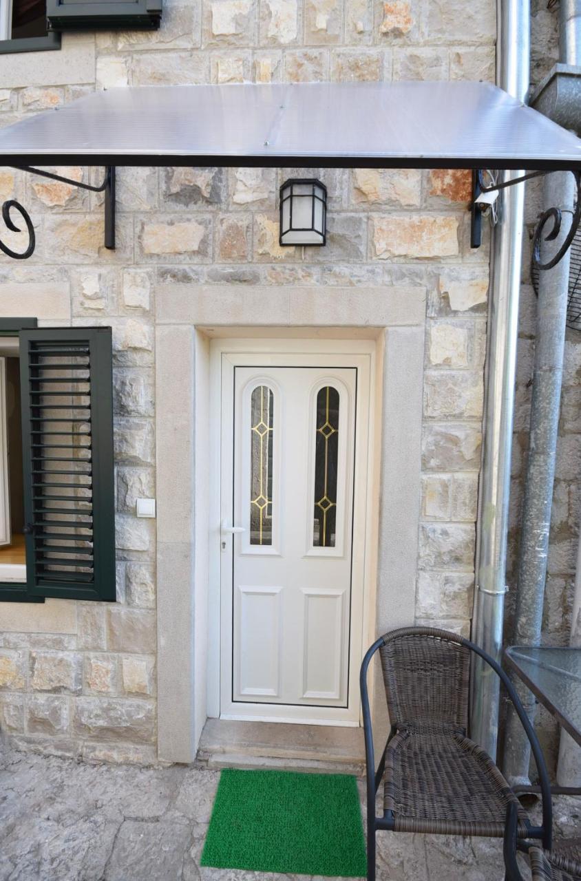 Vila Kula 1830 Apartments Herceg Novi Buitenkant foto