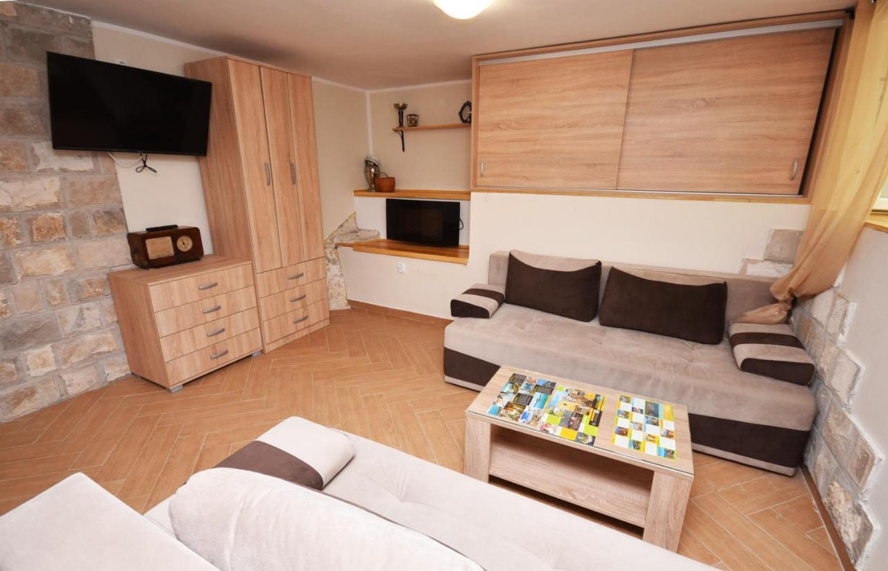Vila Kula 1830 Apartments Herceg Novi Buitenkant foto