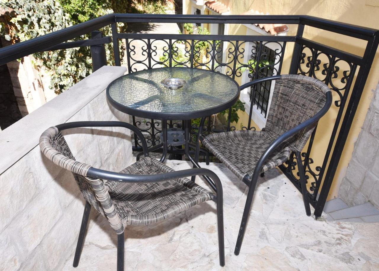 Vila Kula 1830 Apartments Herceg Novi Buitenkant foto
