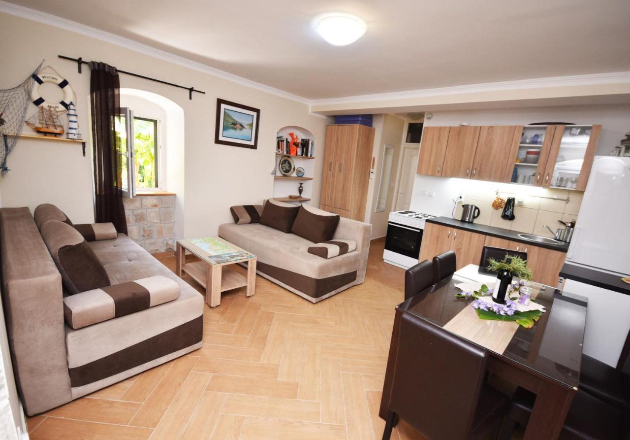 Vila Kula 1830 Apartments Herceg Novi Buitenkant foto