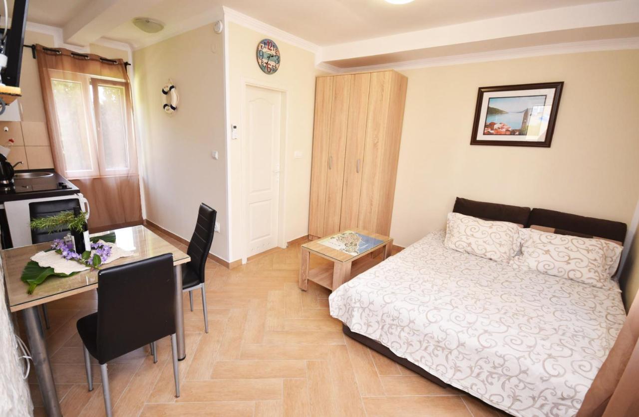 Vila Kula 1830 Apartments Herceg Novi Buitenkant foto