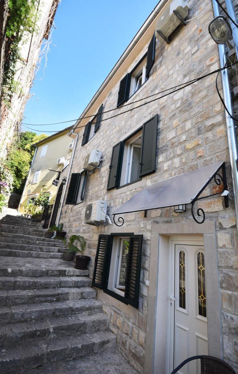 Vila Kula 1830 Apartments Herceg Novi Buitenkant foto