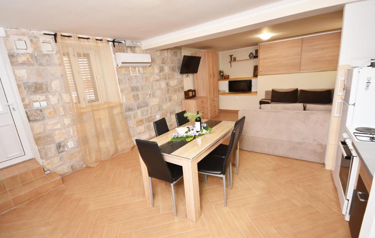 Vila Kula 1830 Apartments Herceg Novi Buitenkant foto