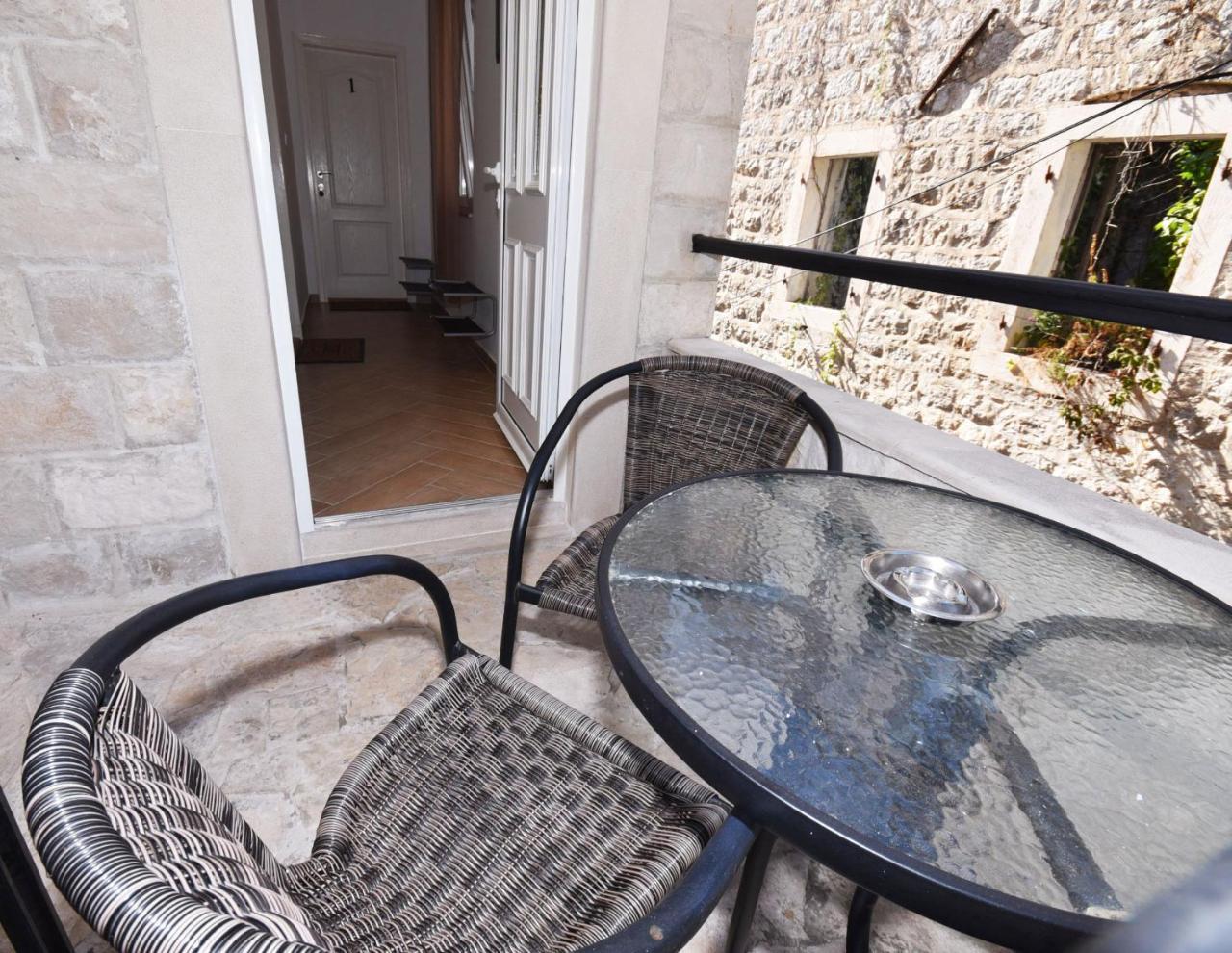Vila Kula 1830 Apartments Herceg Novi Buitenkant foto