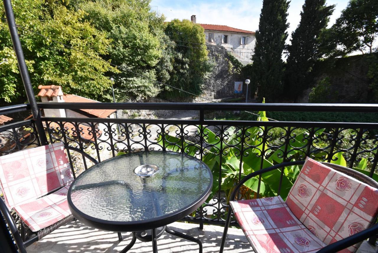 Vila Kula 1830 Apartments Herceg Novi Buitenkant foto