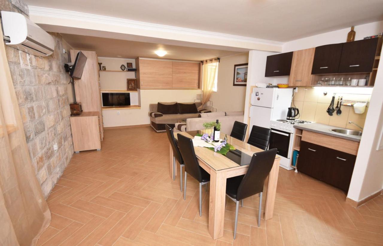 Vila Kula 1830 Apartments Herceg Novi Buitenkant foto